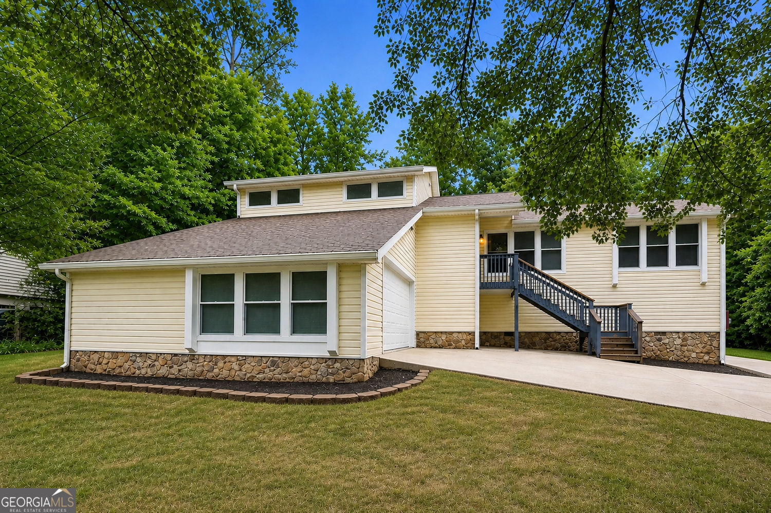 Property Photo:  1920 Oakleaf Lane  GA 30122 