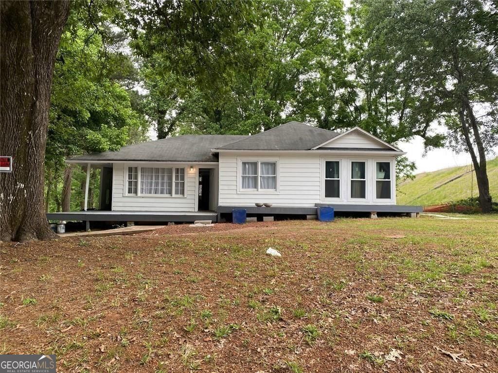 Property Photo: 4682 Stonewall Tell Road GA 30349