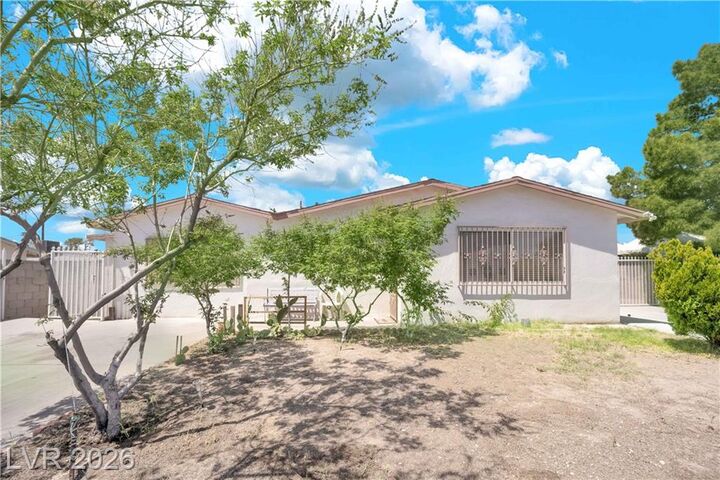 Property Photo:  