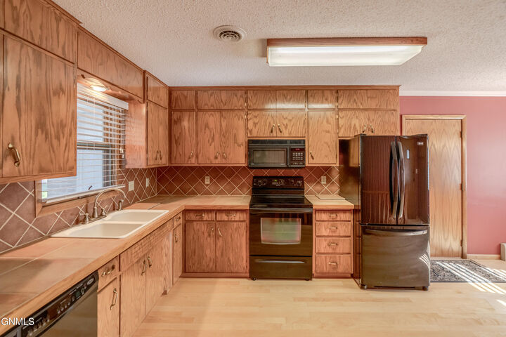 Property Photo:  1323 Meredith Drive  ND 58501 