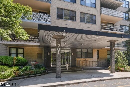 Property Photo:  201 Saint Pauls Ave 15P  NJ 07306 