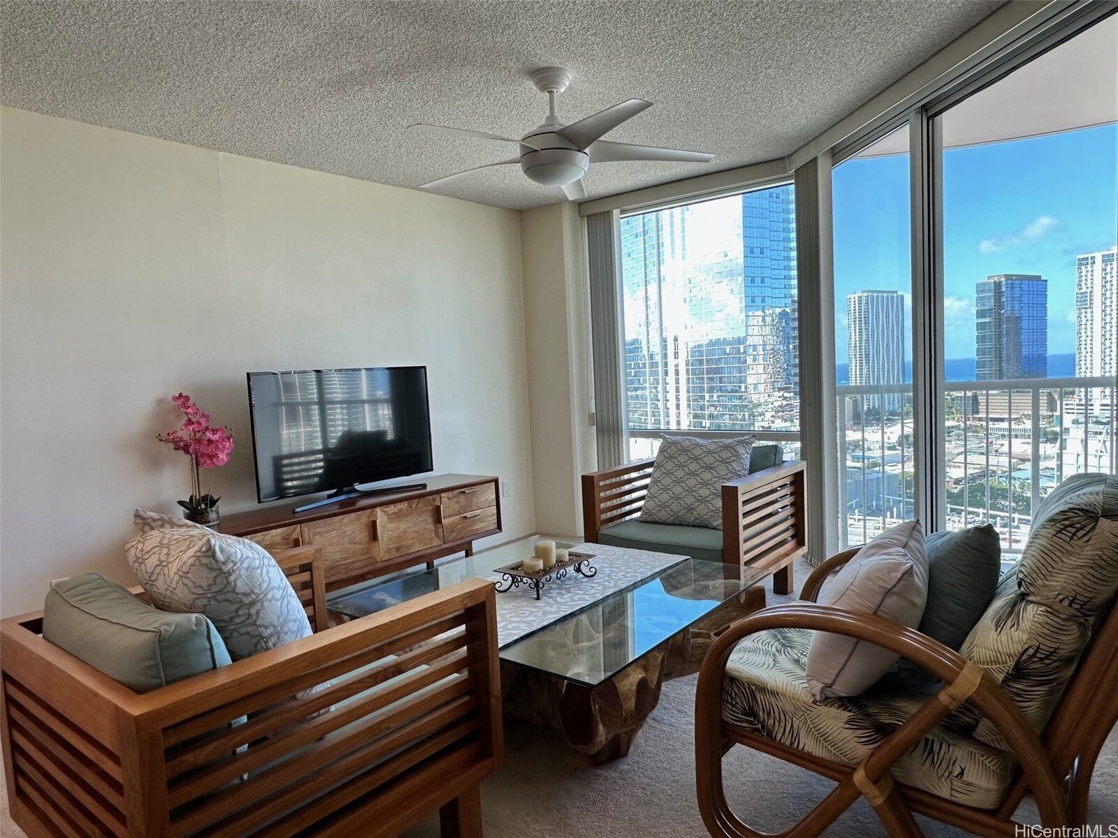 Property Photo: 801 S King Street 2304 HI 96813