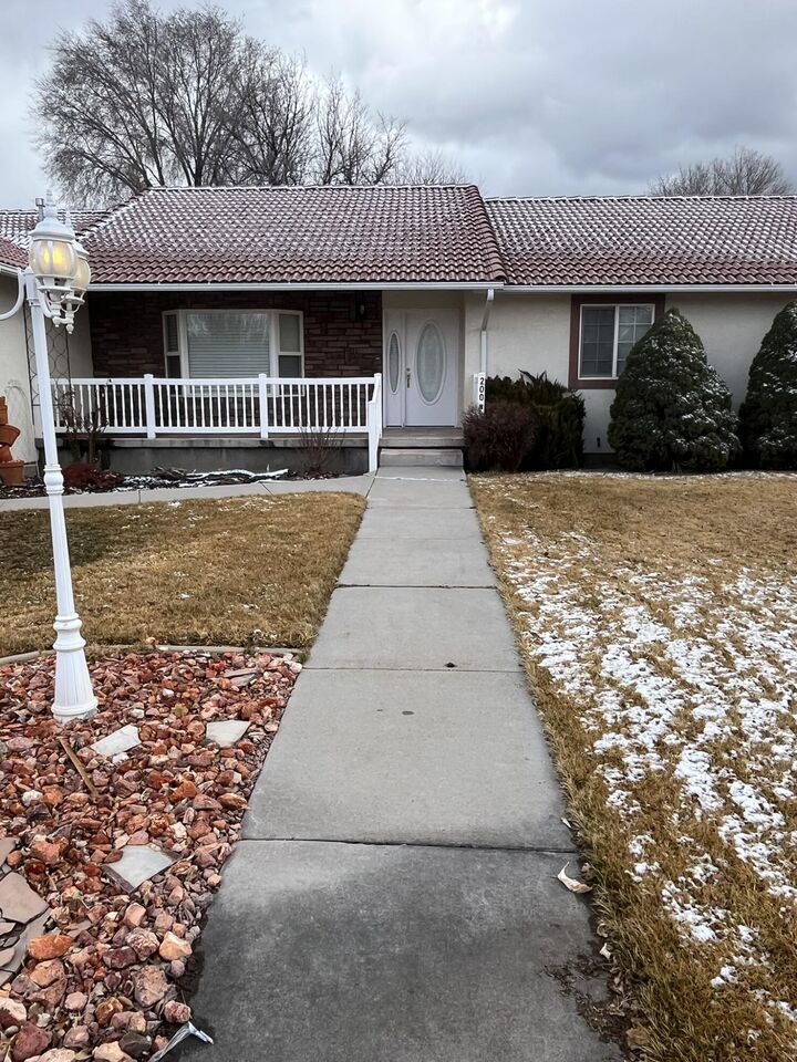 Property Photo:  415 E 200 N  UT 84713 