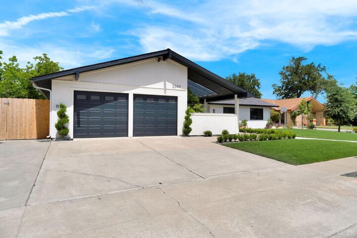 Property Photo:  2344 Magnolia Court  CA 93230 
