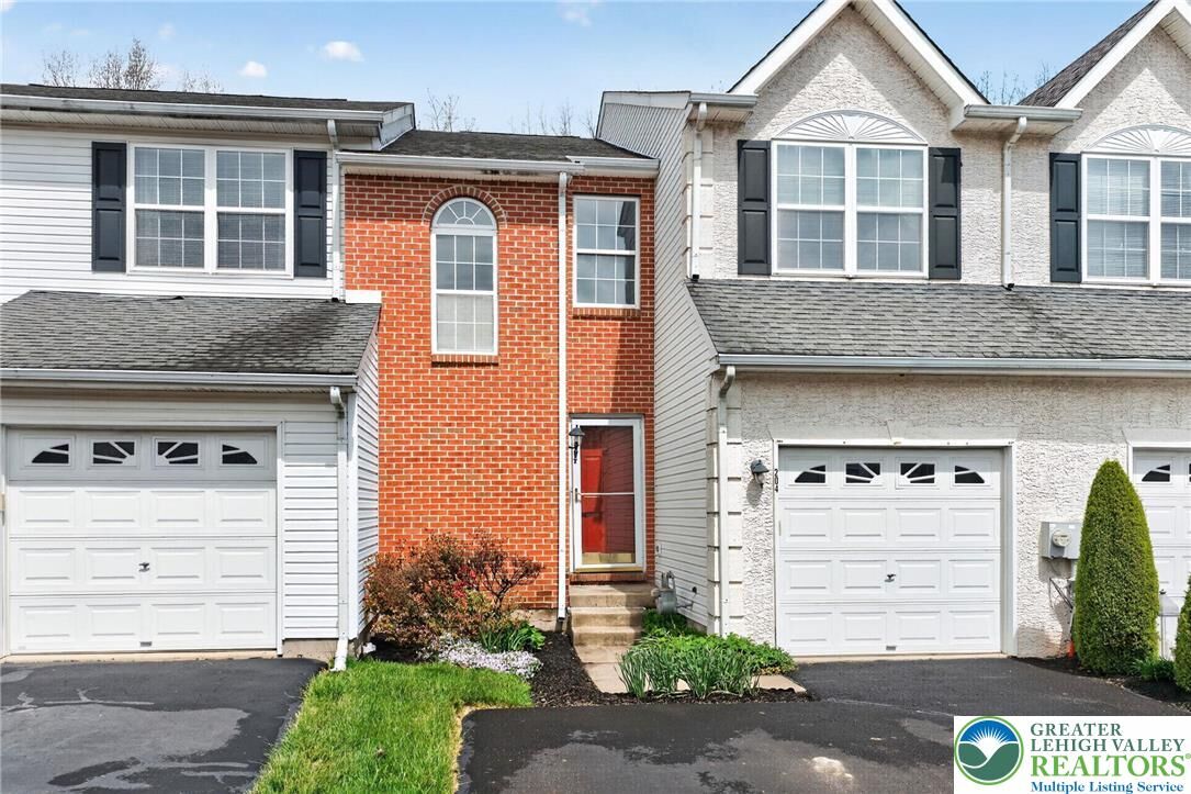 Property Photo:  204 Hampshire Drive  PA 18960 