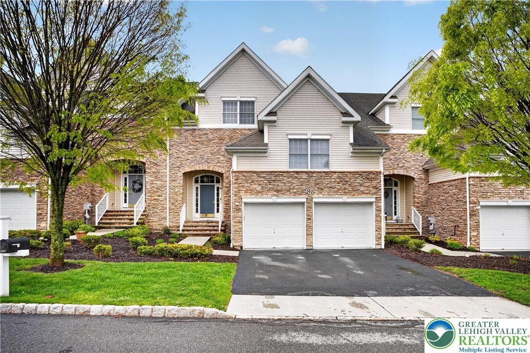 Property Photo:  560 Quaker Ridge Terrace  PA 18042 