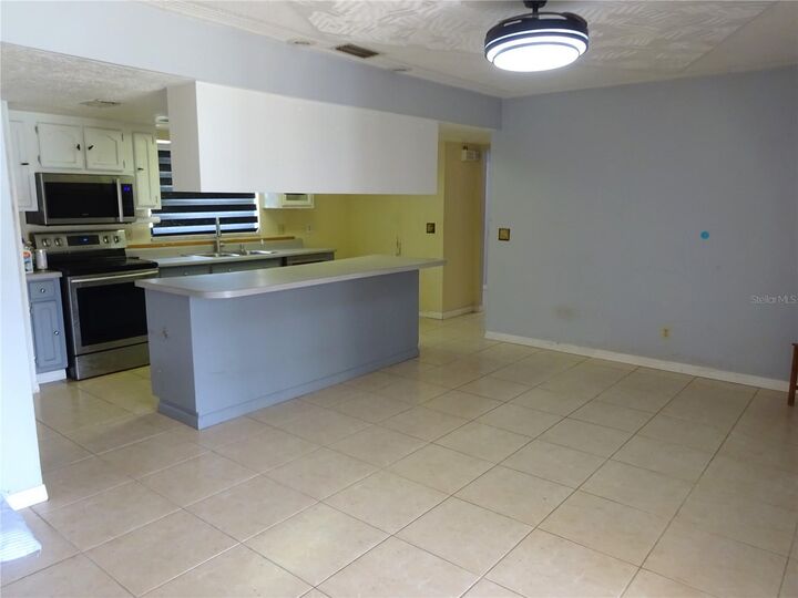Property Photo:  1556 Heather Way  FL 34744 