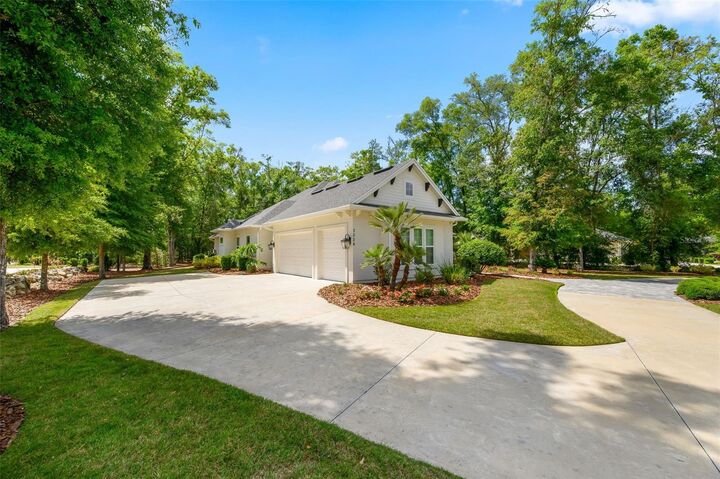 Property Photo:  3024 SW 111th Way  FL 32608 
