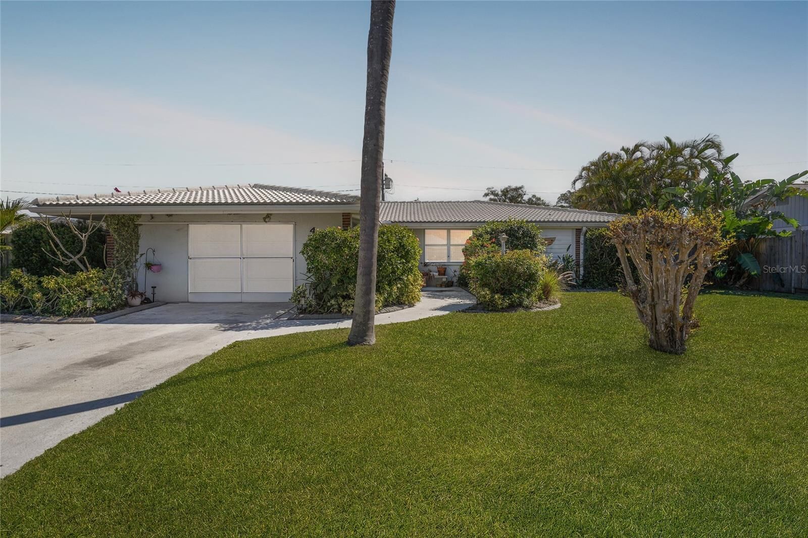 Property Photo:  417 Crane Road  FL 34293 