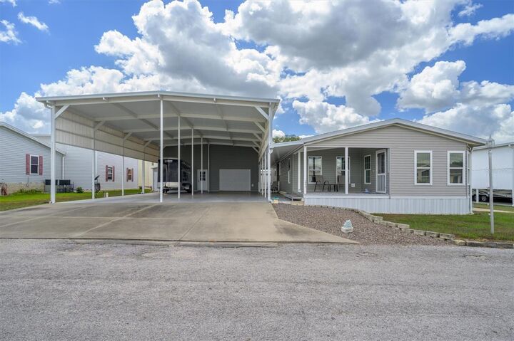 Property Photo:  10027 Equity Avenue  FL 33525 