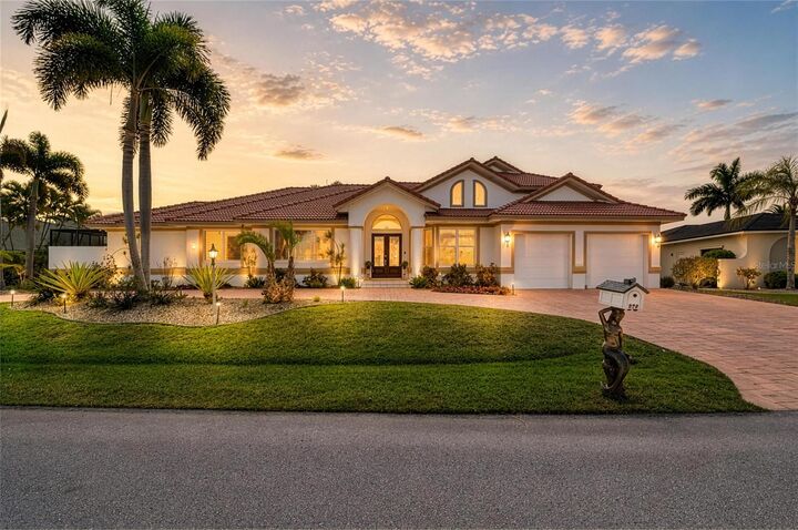 Property Photo:  524 La Caruna Court  FL 33950 