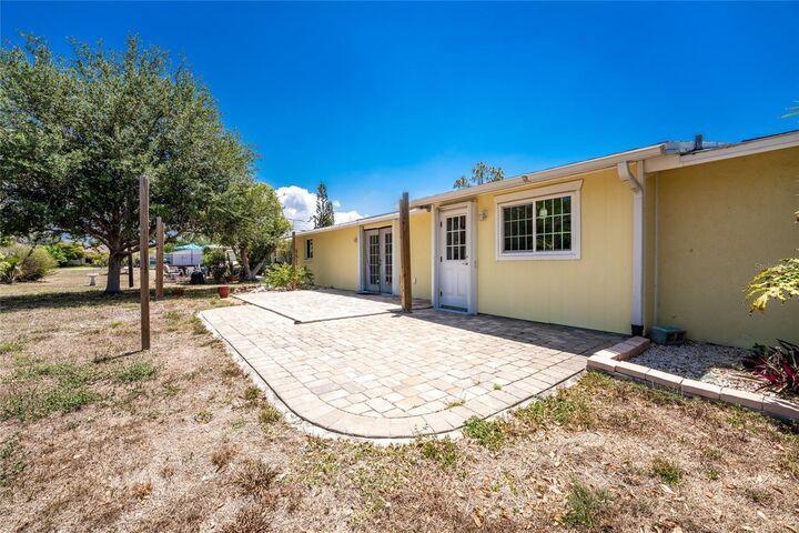 Property Photo: 650 Leach Street FL 34223