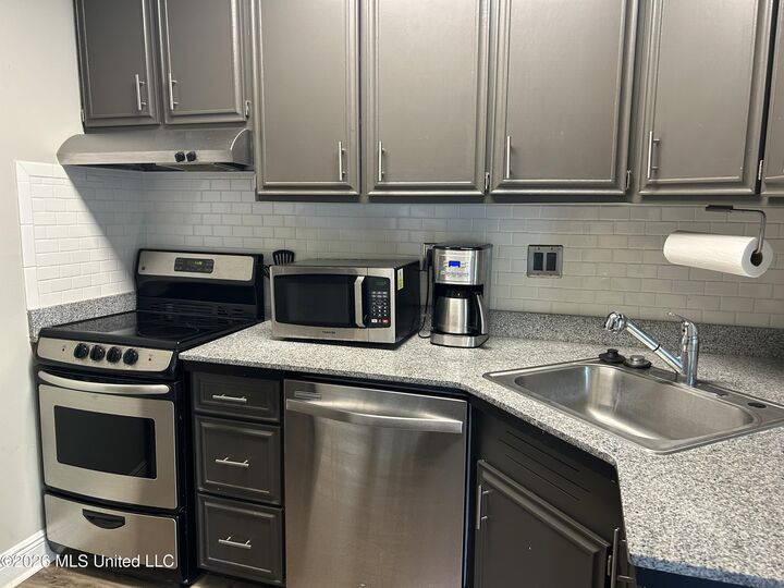 Property Photo:  113 Lakeside Villa  MS 39525 