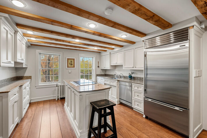 Property Photo:  11533 N Parkview Dr  WI 53092 