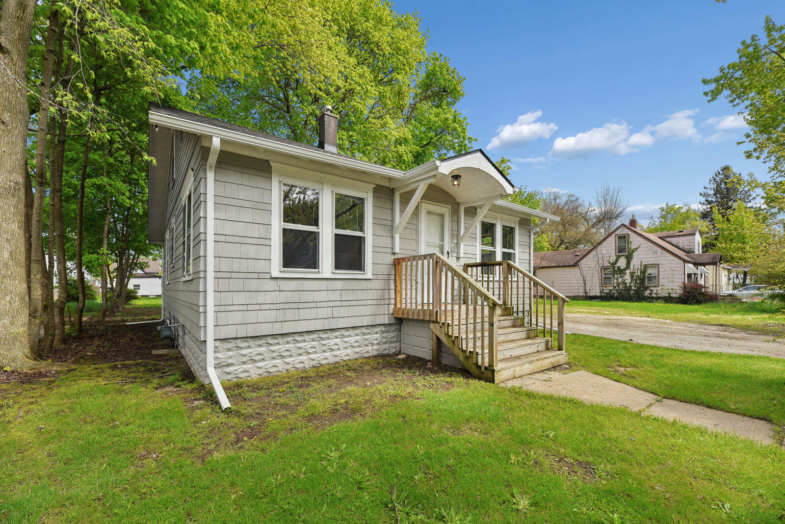 Property Photo:  1135 Lavette Avenue  MI 49022 