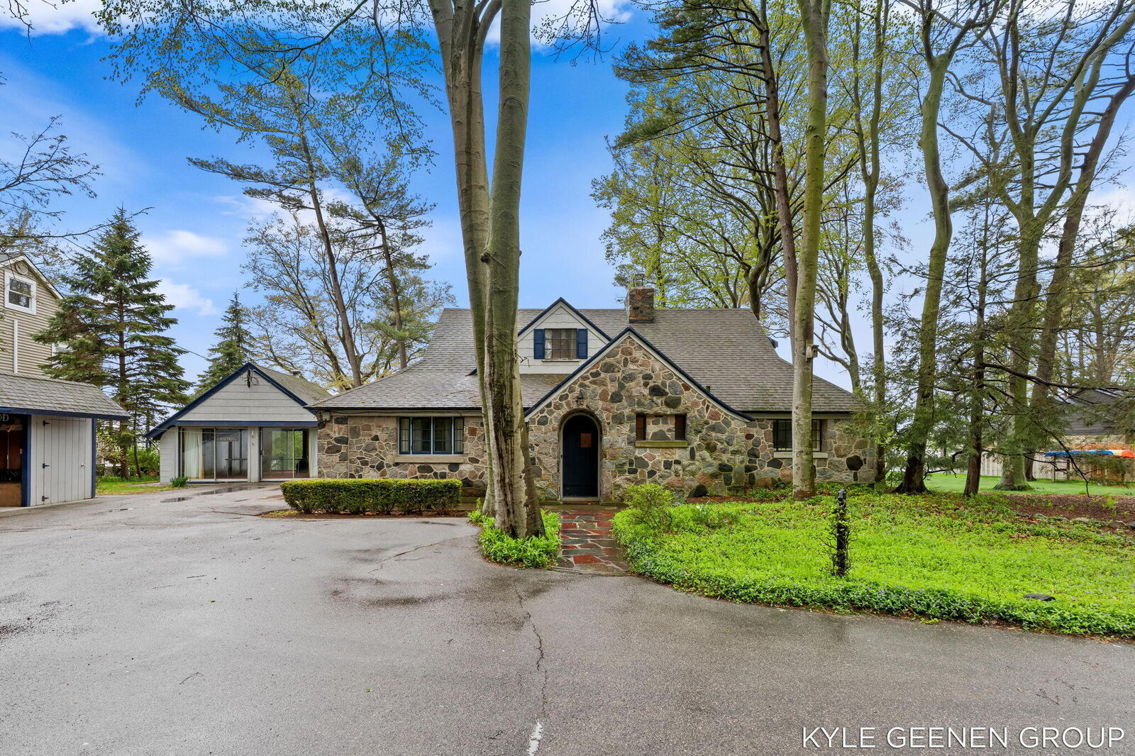 Property Photo:  1418 Waukazoo Drive  MI 49424 