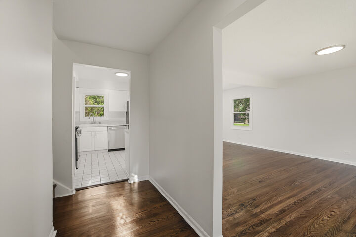 Property Photo:  152 Skyline Drive  IL 60110 