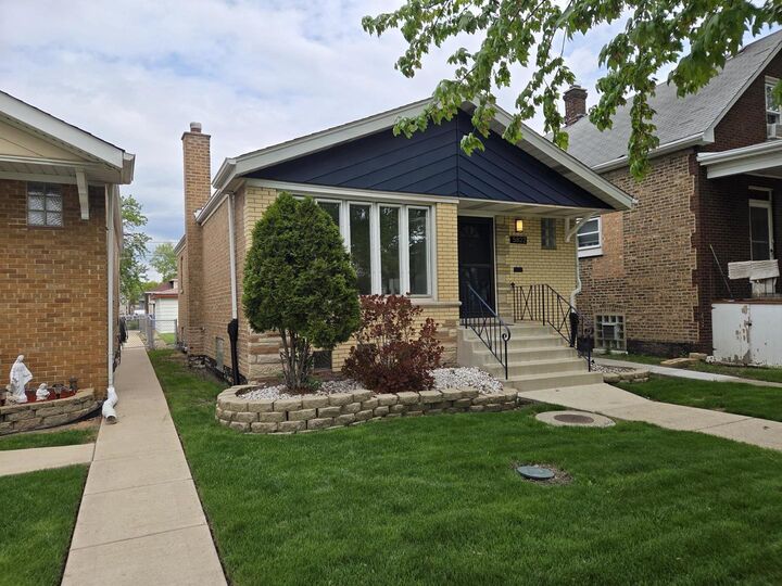 Property Photo:  5822 W 64th Place  IL 60638 