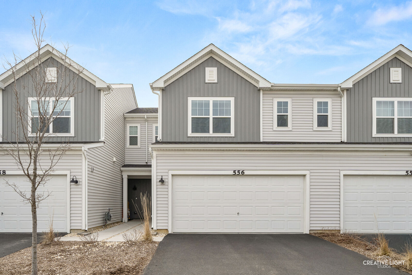 Property Photo:  556 Comstock Road  IL 60177 