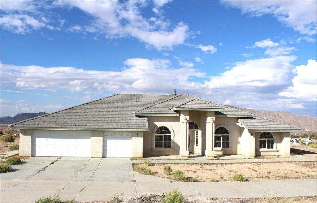 Property Photo:  26180 Horizon Street  CA 92308 