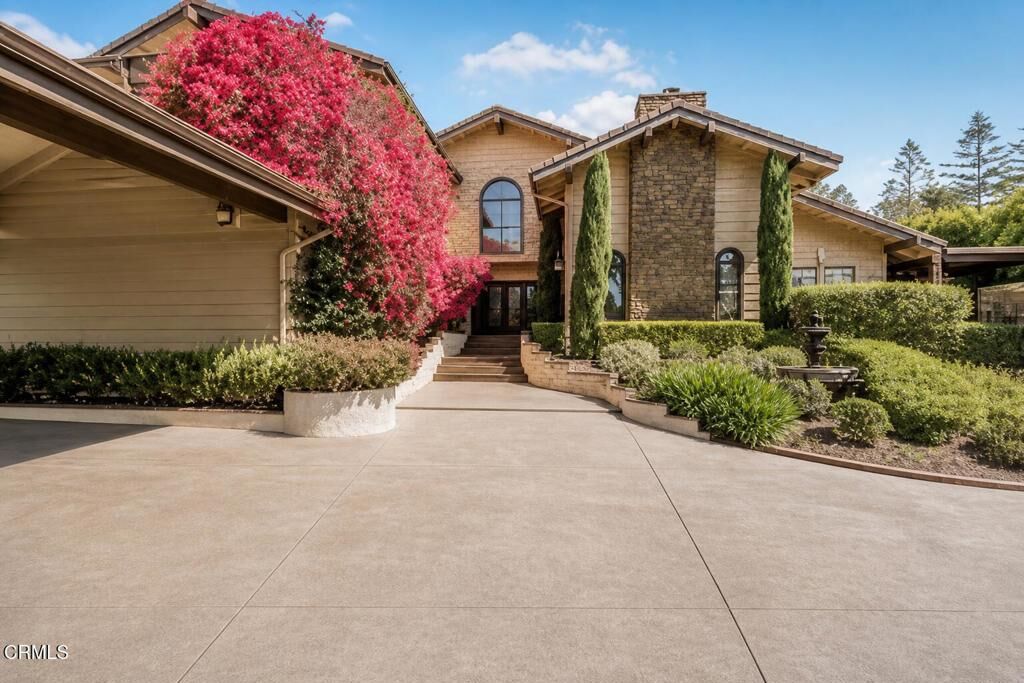 Property Photo:  317 El Tuaca Court  CA 93010 