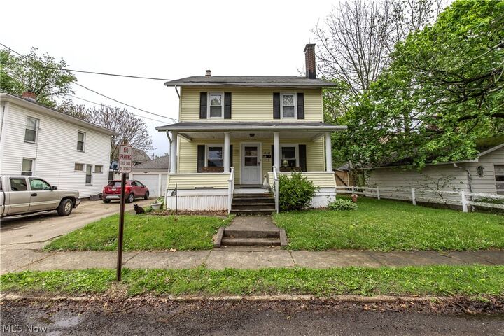 Property Photo:  418 9th Street NE  OH 44646 