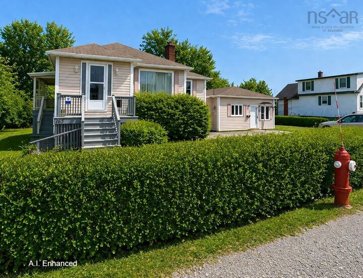 163 Upper McLean Street — photo 1