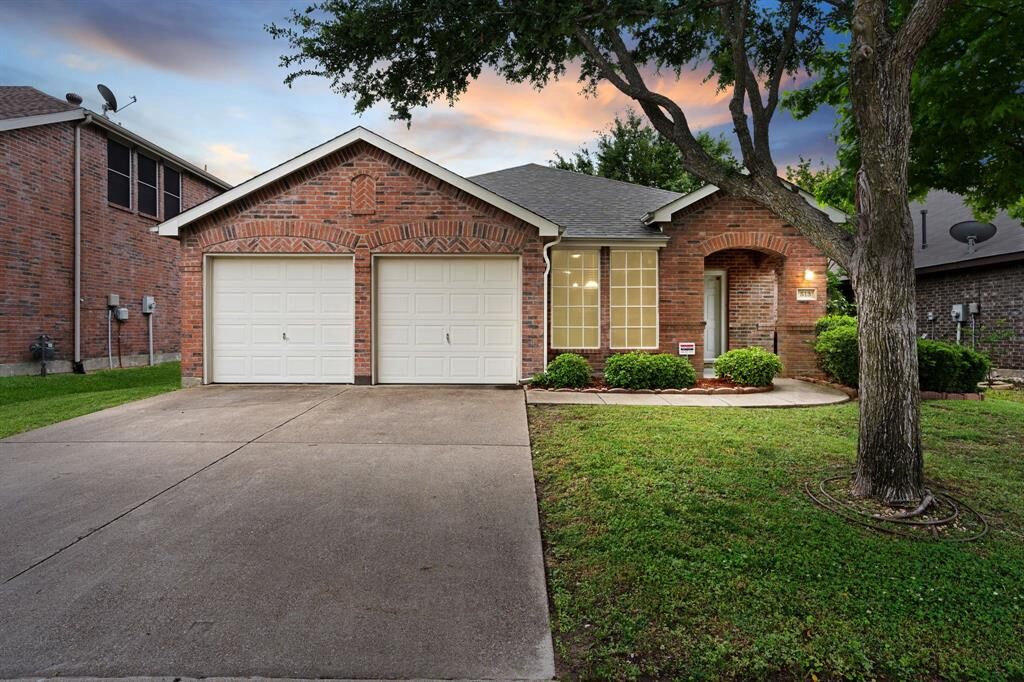 Property Photo:  513 Trailblazer Road  TX 75126 