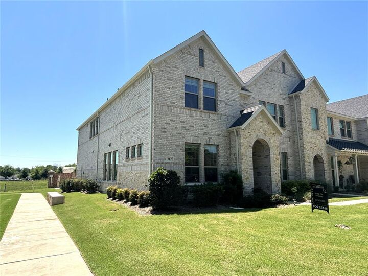 Property Photo:  212 Venice Avenue  TX 75028 