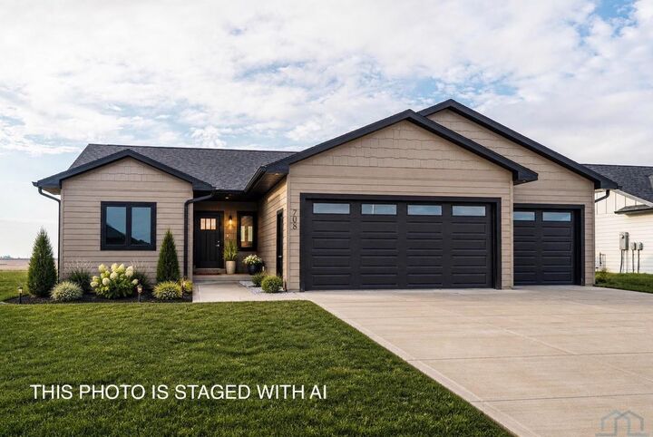 Property Photo: 708 17th St SE IA 51041