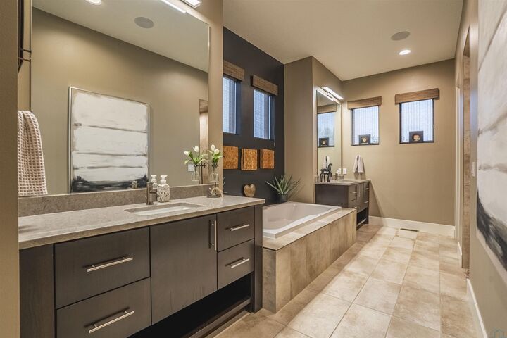 Property Photo:  4712 Meadowlark Lane  IA 51106 