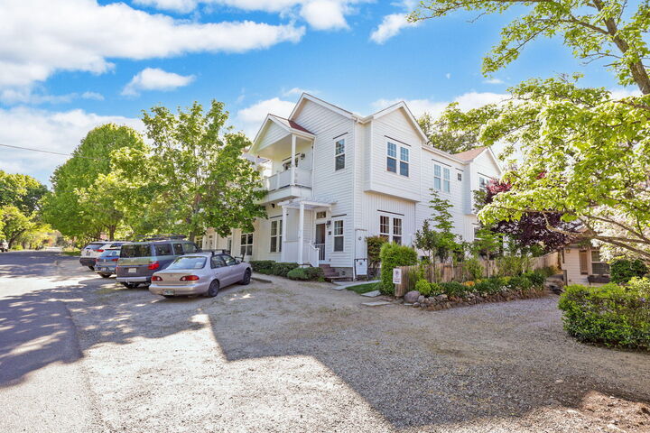 Property Photo:  240 S Oregon Street  OR 97530 
