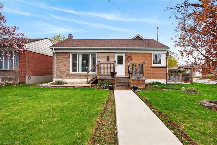 Property Photo:  380 East 37th Street  ON L8V 4B8 