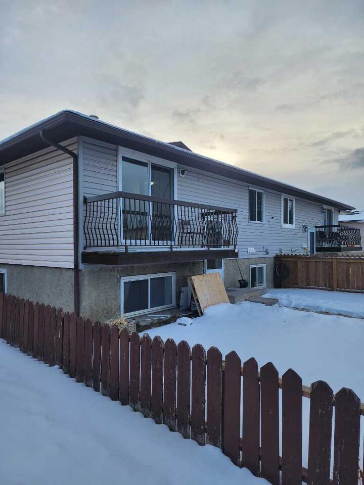Property Photo: 1404 43 Street SE B AB T2A 5E7