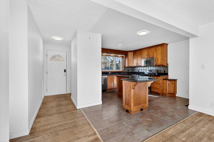 Property Photo:  16 Heston Street NW  AB T2K 2C1 