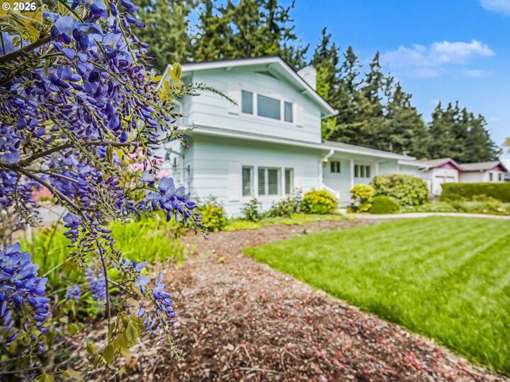 Property Photo:  2301 NE 130th Ave  OR 97230 