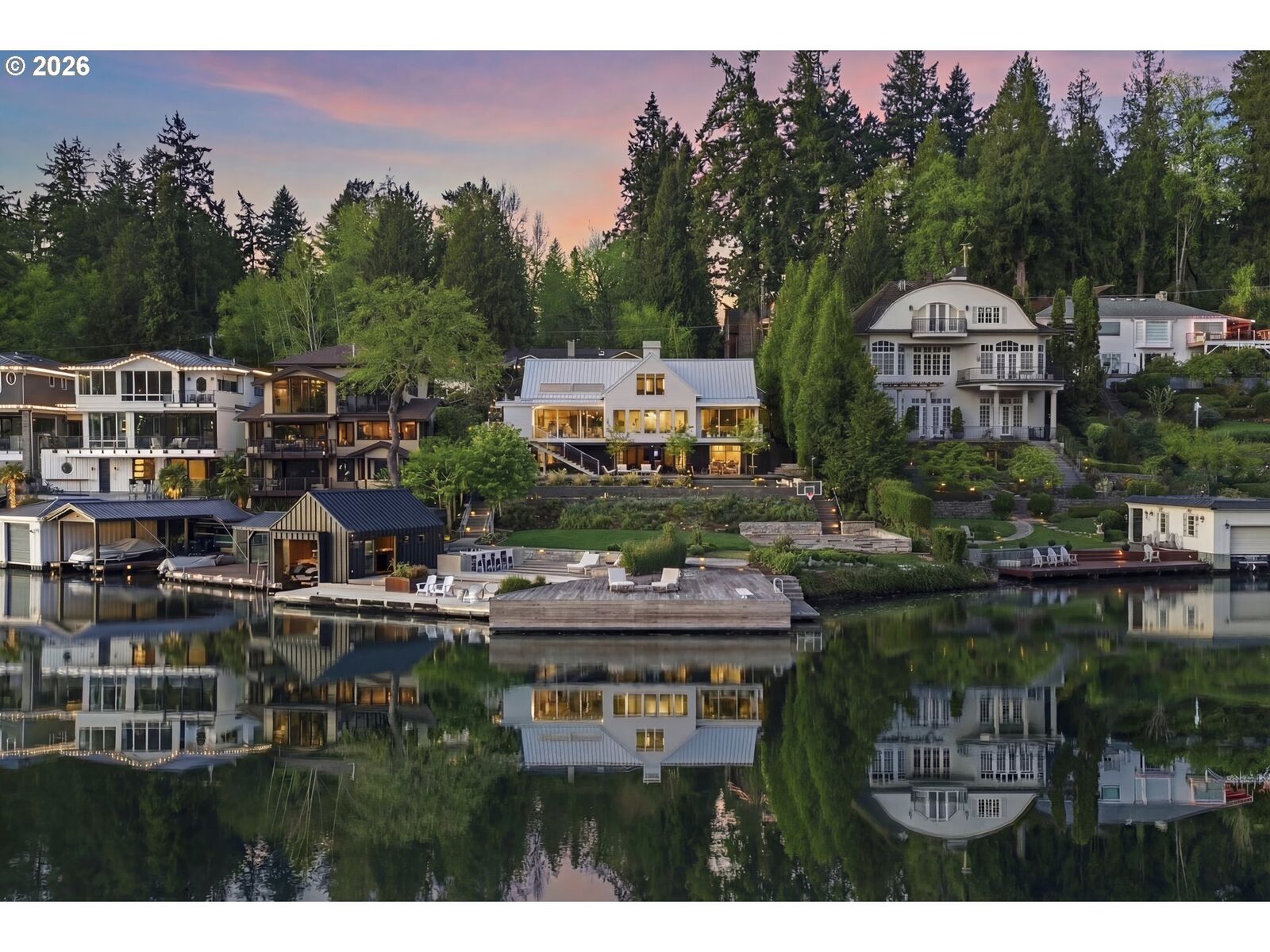 Property Photo:  2600 Summit Dr  OR 97034 