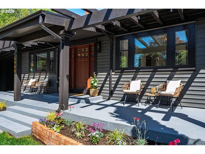 Property Photo:  5908 SW 45th Ave  OR 97221 