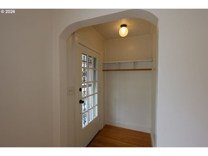 Property Photo:  226 SE 76th Ave  OR 97215 