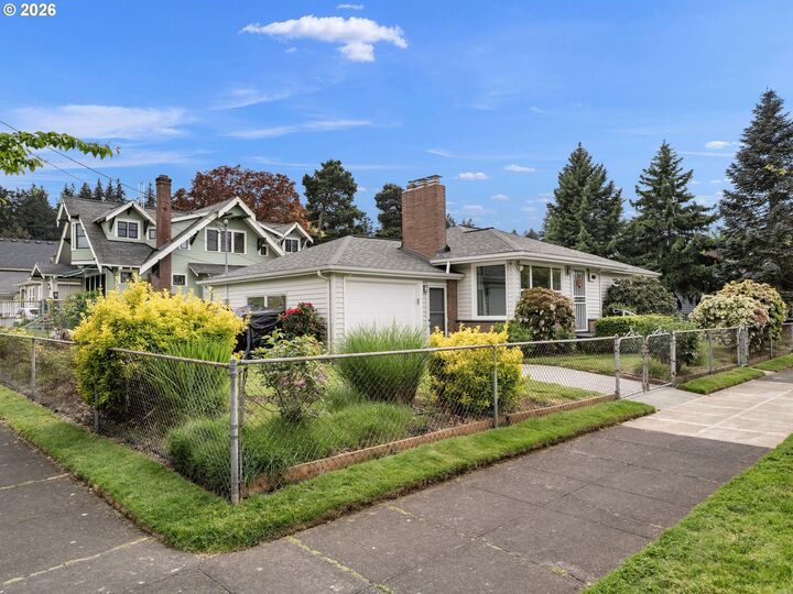 Property Photo:  7060 NE Davis St  OR 97213 