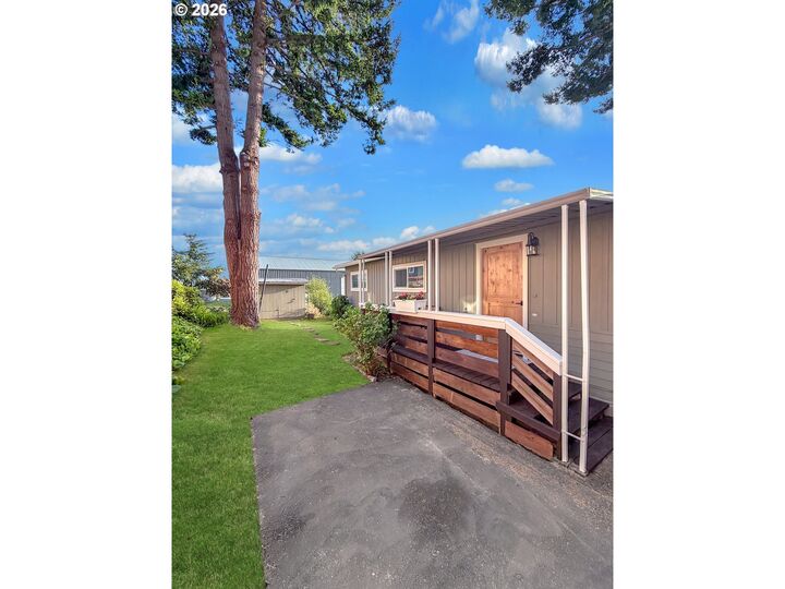 Property Photo:  16427 Vista Hills 17  OR 97415 