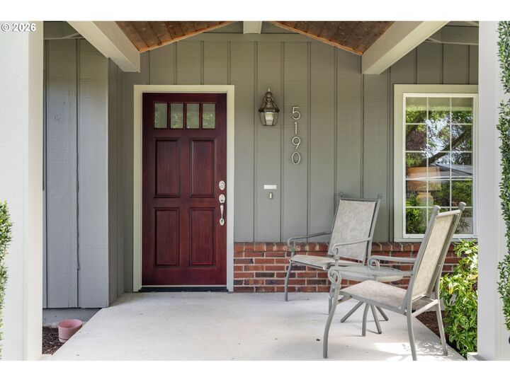 Property Photo:  5190 SW Dover Ln  OR 97225 