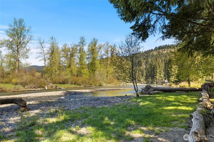 Property Photo:  61  Heron Dr  WA 98922 