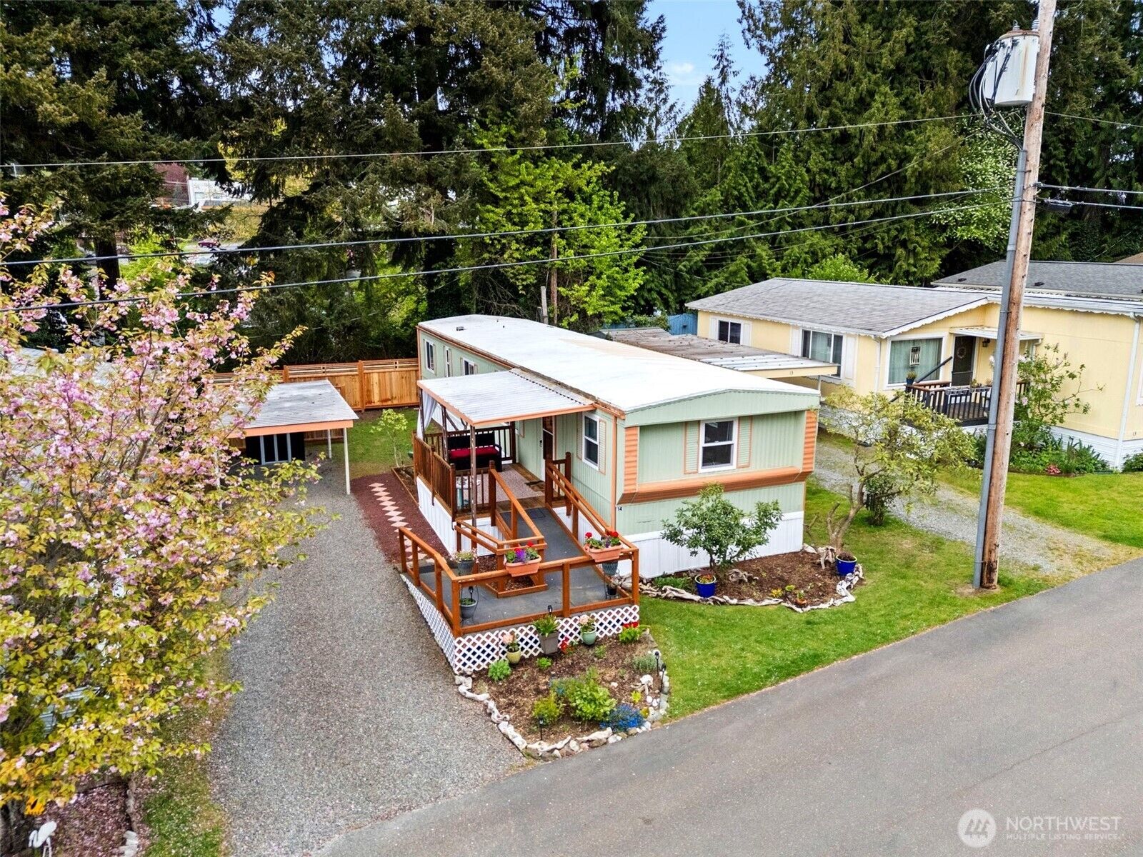 Property Photo:  600 NE Lincoln Road 14  WA 98370 
