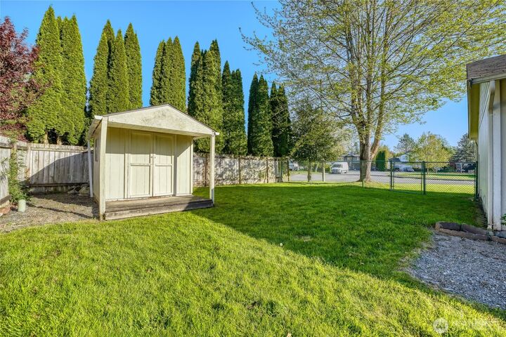 Property Photo:  401  Hemlock Court  WA 98294 