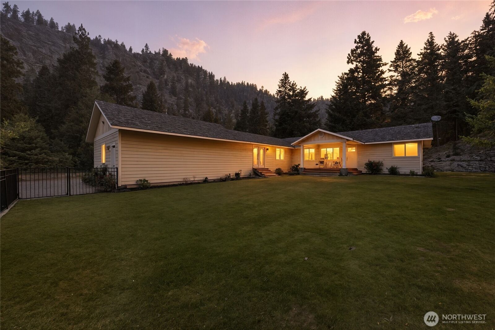 Property Photo:  4621  Navarre Coulee Road  WA 98816 