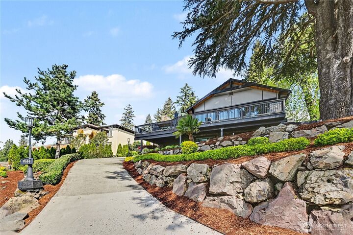 Property Photo:  9544  Lake Washington Boulevard NE  WA 98004 