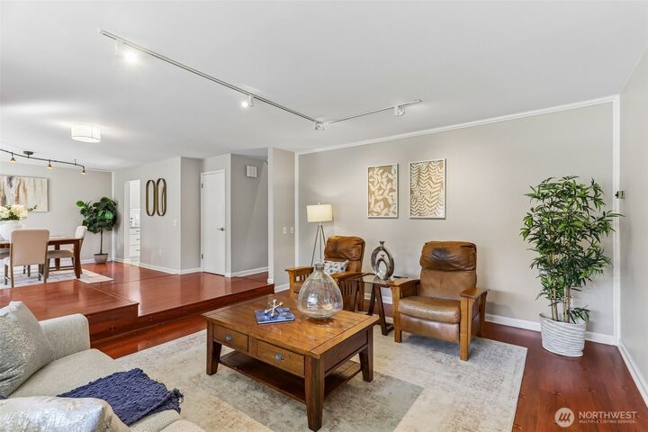 Property Photo:  18906 SE 44th Place  WA 98027 