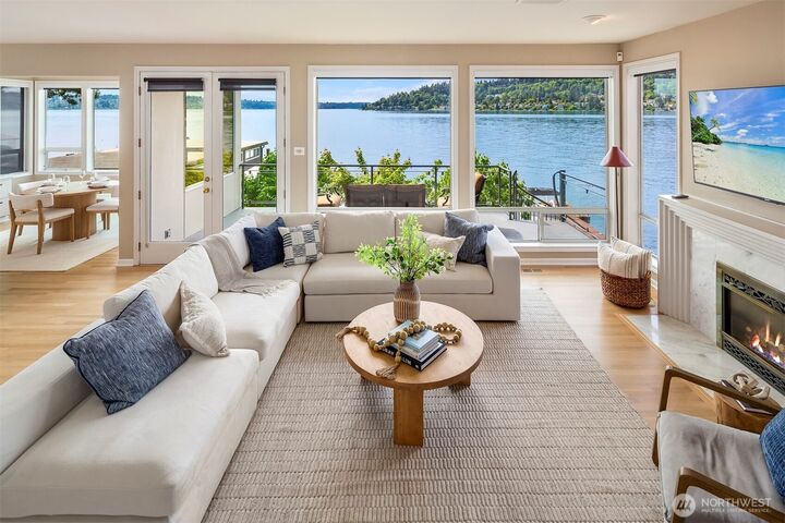 Property Photo:  3711  Lake Washington Boulevard N  WA 98056 