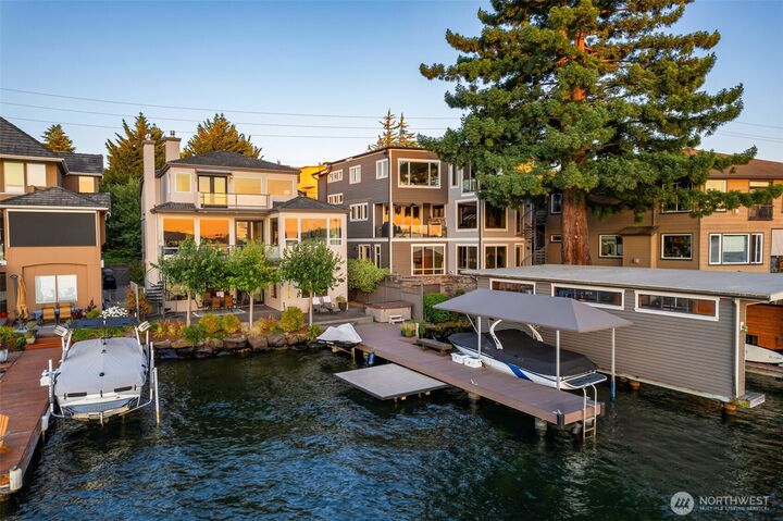Property Photo: 3711 Lake Washington Boulevard N WA 98056